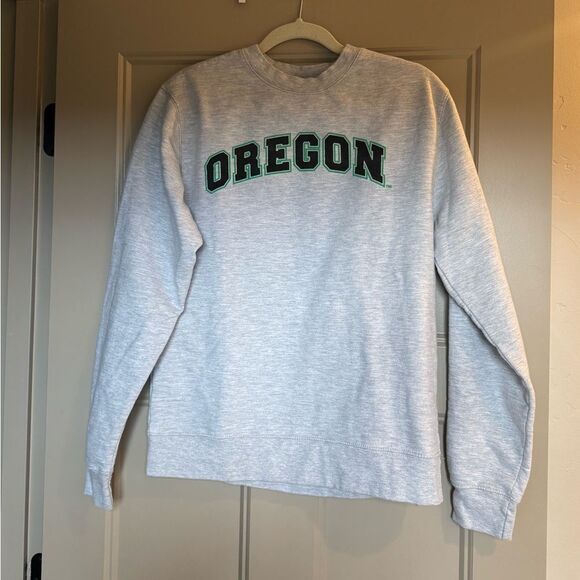 Tops - Grey “Oregon” logo wear sweatshirt, Size S, like new.